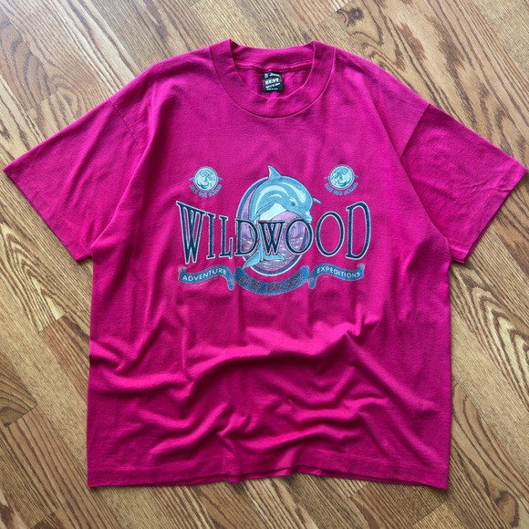 Fruit of the Loom Other - Vintage Wildwood New Jersey dolphin graphic XL‎ pink Made in USA single stitch